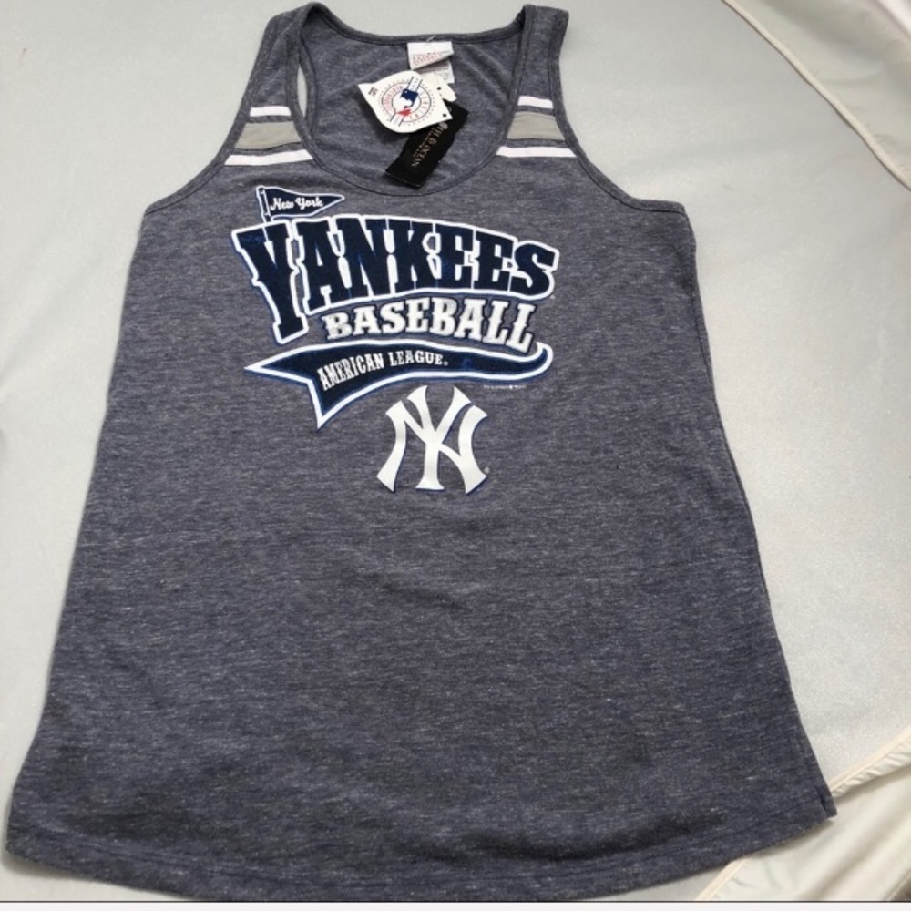 Genuine Merchandise Yankees logo navy blue and white tank top